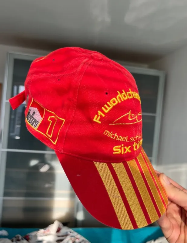 Sběratelská čepice Marlboro Michael Schumacher – červená