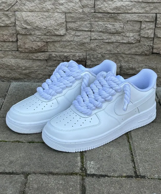 Nike Air Force 1 - Bílé s hrubými bílými šňůrkami