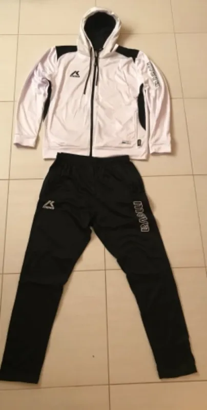 Sportovní tepláková souprava
